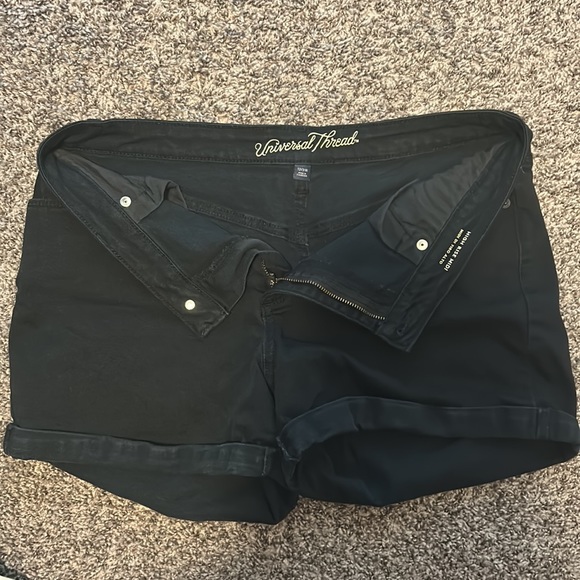 Universal Thread shorts black size 12/31R high rise midi - Picture 3 of 3